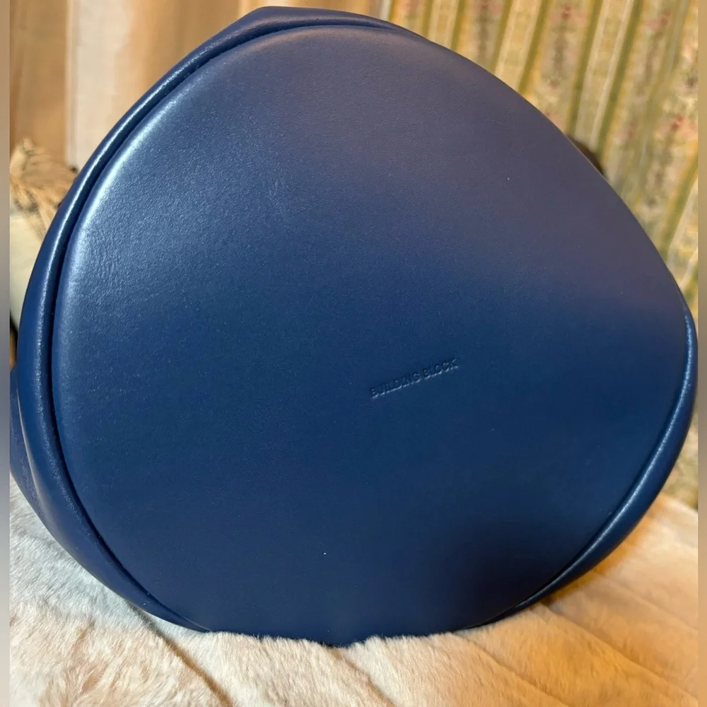 NWOT Building Block - Bucket Bag - Pristine Condition! - Picture 9 of 12